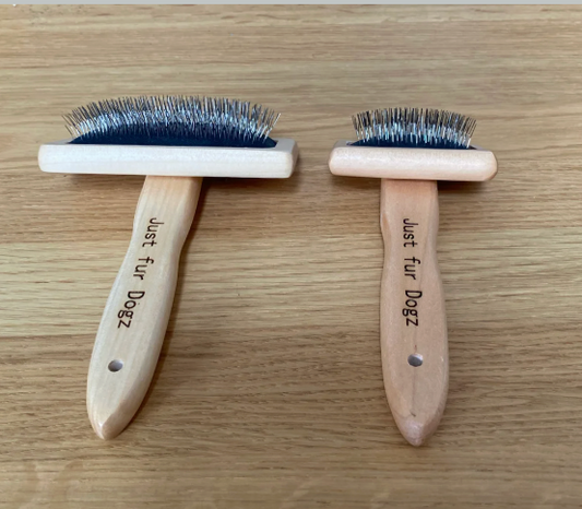 Slicker grooming brush