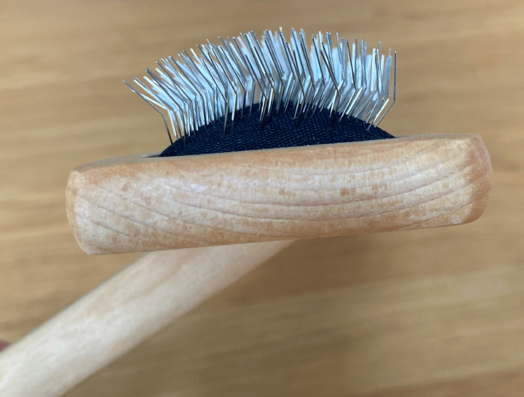 Slicker grooming brush